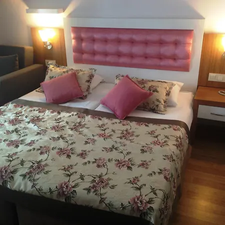 Novis Cleopatra Otel 3*